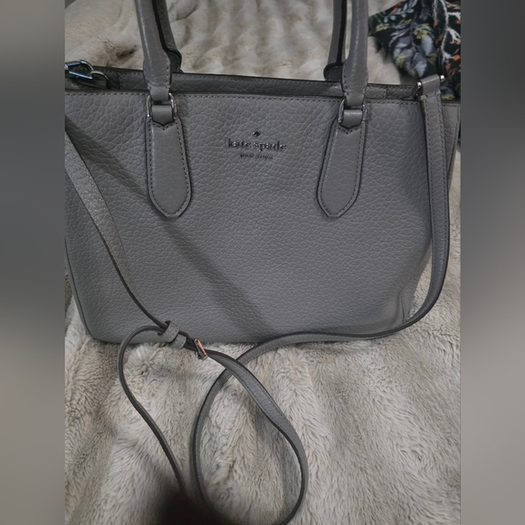 Kate Spade's Pebbled Leather Mulberry Tote/ Crossbody/Shoulder Bag In Grey. - Picture 2 of 16